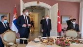 VUČIĆ SE SASTAO SA ERDOGANOM: Doručak i razgovor u četiri oka sa pogledom na Bosfor