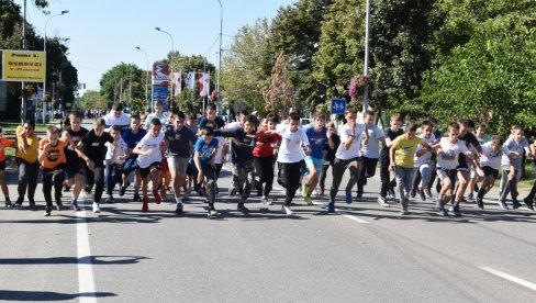 ХУМАНОСТ ПРЕПЛАВИЛА КИКИНДУ: Одржана 32 „Трка за срећније детињство“ (ФОТО)