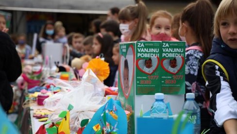 HUMANITARNA ŠETNJA ZA VANJU: U Resniku organizovana akcija prikupljanja pomoći za lečenje teško obolele bebe