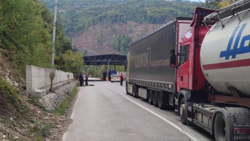 SRBI SA KOSOVA I METOHIJE OČAJNI: Obični ljudi ispaštaju zbog politike!