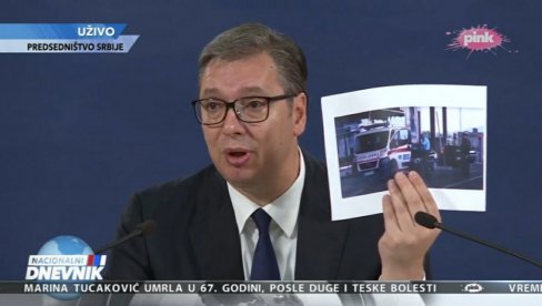 VUČIĆ POKAZAO ZAUSTAVLJENO VOZILO HITNE POMOĆI: Skinuli su tablice sanitetu suverene države!