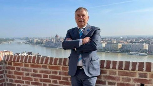 SLAVLJA U NIZU: Novica Tončev zaređao sa proslavama SLAVLJA U NIZU: Novica Tončev zaređao sa proslavama