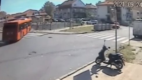 NOVI SNIMAK NESREĆE U ZEMUNU: Evo kako je vozač  izgubio kontrolu nad autobusom i uleteo u park! (VIDEO)