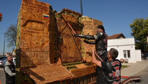 POTRESNE SCENE U KRUŠEVCU: Obeleženo 40 godina od osnivanja 125.motorizovane brigade-duborez (FOTO/VIDEO)