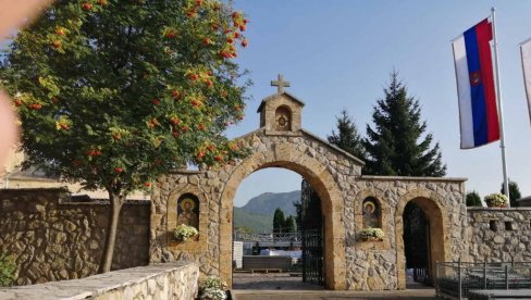 CRNOGORSKA POLICIJA UPALA U MANASTIR ĐURĐEVI STUPOVI: Direktno prekršila Temeljni ugovor SPS sa državom CRNOGORSKA POLICIJA UPALA U MANASTIR ĐURĐEVI STUPOVI: Direktno prekršila Temeljni ugovor SPS sa državom