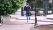 OPREZ: Ovako izgleda manijak koji napada devojke po Beogradu - Snimljen je dok beži (FOTO)