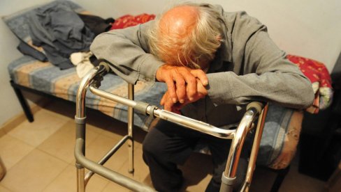 SIROMAŠTVO NE ZNA ZA GODINE: U Novom Sadu manje zahteva građana za novčanu socijalnu pomoć SIROMAŠTVO NE ZNA ZA GODINE: U Novom Sadu manje zahteva građana za novčanu socijalnu pomoć