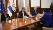 VUČIĆ SE SASTAO SA ČEN BO: Predsednik razgovarao sa kineskom ambasadorkom VUČIĆ SE SASTAO SA ČEN BO: Predsednik razgovarao sa kineskom ambasadorkom