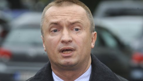 ЛИЦЕМЕРЈЕ БОЈАНА ПАЈТИЋА! Данас саосећа, а пре 16 година одговорност није преузео (ВИДЕО) ЛИЦЕМЕРЈЕ БОЈАНА ПАЈТИЋА! Данас саосећа, а пре 16 година одговорност није преузео (ВИДЕО)