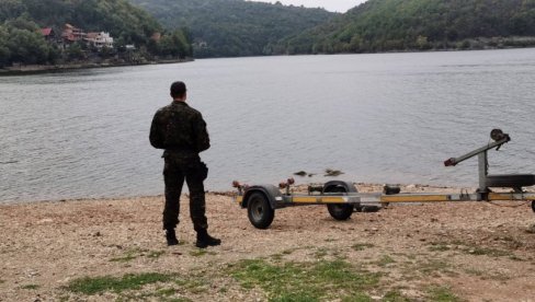 ĐOKIĆE TRAŽE I U JEZERU: Rodbina i policija i dalje ne znaju ništa o sudbini nestale tročlane porodice iz Aleksinca