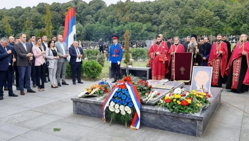 DELO GA ČINI BESMRTNIM: Obeleženo četrnaest godina od smrti Milana Jelića, šestog predsednika RS (FOTO)