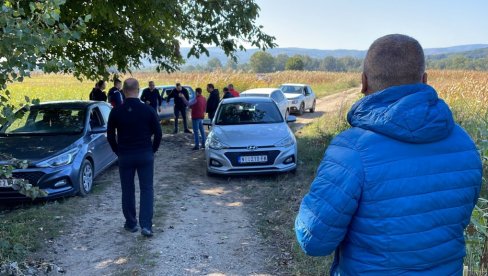 TUGA U DOMU ĐOKIĆA: Porodica u suzama čeka da im policija saopšti šta se stvarno dogodilo TUGA U DOMU ĐOKIĆA: Porodica u suzama čeka da im policija saopšti šta se stvarno dogodilo