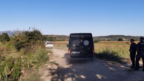 TUGA NA MESTU POTRAGE: Pogrebno vozilo stiglo po tela porodice Đokić (VIDEO)