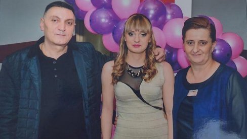 ГОРАН ЈЕ ПРОДАО КУЋУ ДА БИ ЋЕРКИ КУПИО СТАН Породица Ђокића у шоку - Сумњају да је мотив мучког убиства користољубље ГОРАН ЈЕ ПРОДАО КУЋУ ДА БИ ЋЕРКИ КУПИО СТАН Породица Ђокића у шоку - Сумњају да је мотив мучког убиства користољубље