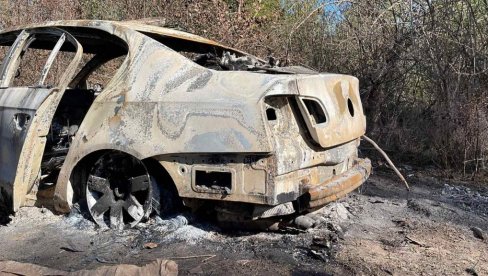 OVO JE AUTO PORODICE ĐOKIĆ: Vozilo potpuno spaljeno, jezive scene u blizni Aleksinca (FOTO/VIDEO)