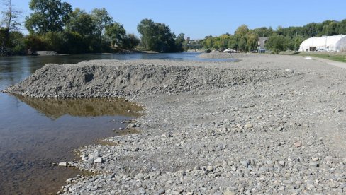 ЛАКШИ ПРИСТУП РЕЦИ: Уређење леве обале Ибра у центру Краљева (ФОТО)