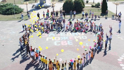 НАЈМЛАЂИМА ПУНА ПАЖЊА: Почело обележавање Дечје недеље у Угљевику