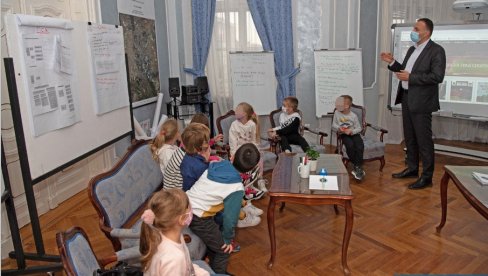 ДА СЕ ЧУЈЕ И ЊИХОВ ГЛАС: Градоначелник Зрењанина поводом Дечје недеље угостио предшколце (ФОТО)
