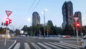 PRECRTANO USTUPANJE PRVENSTVA PROLAZA : Posle pisanja Novosti izmena na uglu Crnotravske i Bahtijara Vagabzadea
