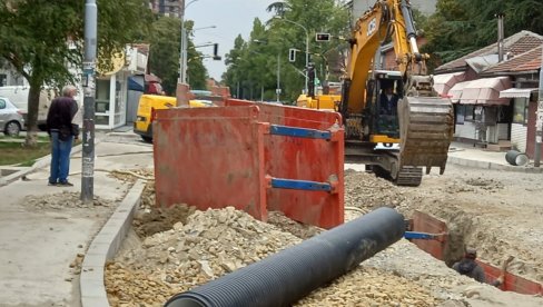 PONOVO ISKOPALI URAĐENO: Voždovčani nezadovoljni zbog radova na kanalizaciji u Braće Jerković