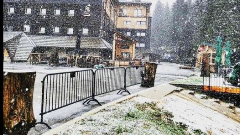 SNEG PREKRIO KOPAONIK: Srpska planina pod belim pokrivačem, nastavlja da veje (VIDEO)