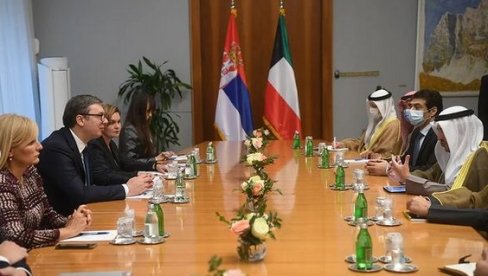 VUČIĆ NA SASTANKU ŠEFOM DIPLOMATIJE KUVAJTA: Predsednik razgovarao sa Ahmedom Naserom Al-Mohamed Al-Sabahom (FOTO)
