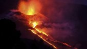 СТРАХОВИТА ЕРУПЦИЈА: Вулкан Кумбра избацује блокове лаве величине троспратнице (ФОТО)