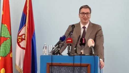 VUČIĆ POSTAO POČASNI GRAĐANIN JAGODINE: Sanjajte velike snove, tako ćete uvek moći da budete najuspešniji  (FOTO/VIDEO)