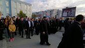 SVEČAN DOČEK ZA PATRIJARHA: Porfirije prošetao centrom Sarajeva sa episkopima i narodom (FOTO/VIDEO)