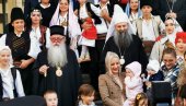 БЕЗ КРСТА НЕМА НАМ  ВАСКРСЕЊА И ПОБЕДЕ: Патријарх Порфирије са одушевљењем дочекан у Источном Сарајеву (ФОТО)