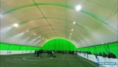 DA SE TRENIRA I TOKOM ZIME: Moderan fudbalski balon u naselju Mužlja (FOTO) DA SE TRENIRA I TOKOM ZIME: Moderan fudbalski balon u naselju Mužlja (FOTO)