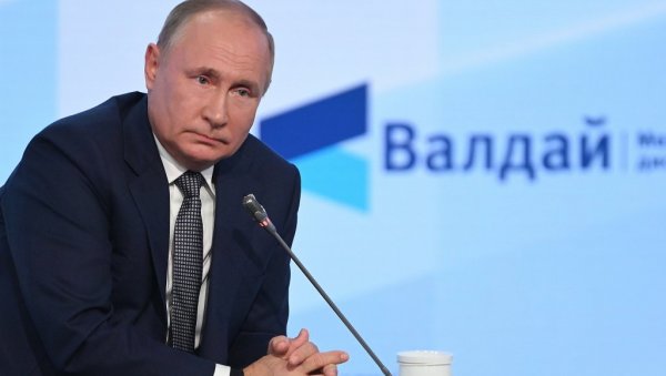 НЕКА ПРОБАЈУ ДА НАС ОГРАНИЧЕ: Путин на међународном форуму Валдај у Сочију рекао да се постојећи модел капитализма исцрпео