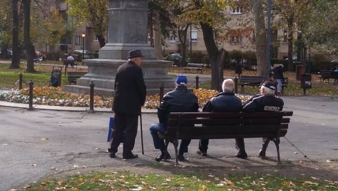 UVEĆANE PENZIJE STIŽU OD SREDE: Svi će dobiti povišicu od 5,5 odsto, poznato ko prvi dobija novac UVEĆANE PENZIJE STIŽU OD SREDE: Svi će dobiti povišicu od 5,5 odsto, poznato ko prvi dobija novac