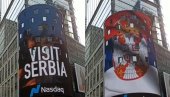 VIJORI SE SRPSKA ZASTAVA: Spot o vezama Srbije i SAD svaka tri minuta na Tajms skveru! (VIDEO)