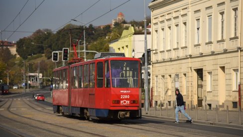 ZAPALIO SE TRAMVAJ U KARAĐORĐEVOJ ULICI: Obustavljen saobraćaj u ovom delu Beograda