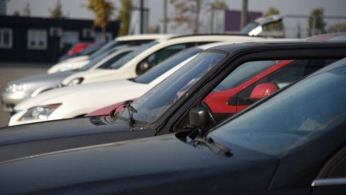 KAKO DA PRODATE AUTO PO VIŠOJ CENI? Pomoću ovog trika možete da izvučete i do 5.000 € više nego što ste mislili KAKO DA PRODATE AUTO PO VIŠOJ CENI? Pomoću ovog trika možete da izvučete i do 5.000 € više nego što ste mislili