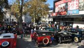 IZLOŽBA AUTOMOBILA NA PLATOU ISPRED OPŠTINE: GO Zvezdara organizuje reviju oldtajmera