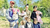 POSLE ĆERKE  I BLIZANACA  DOBILI TROJKE: Mirjana i Miloš Dimitrijević iz Velike Sejanice za pet godina postali roditelji šestoro dece