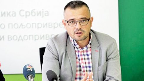 OBEZBEĐENO ĐUBRIVO ZA SETVU: Ministar Nedimović najavio da će na raspolaganju ukupno biti 400.000 tona OBEZBEĐENO ĐUBRIVO ZA SETVU: Ministar Nedimović najavio da će na raspolaganju ukupno biti 400.000 tona