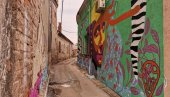 TURSKO SOKAČE U NOVOM RUHU: Niška Jagodin Mala, na oronulom zidu, dobila nesvakidašnju umetničku atrakciju