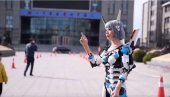ЉУДИ ЗА САДА ОСТАЈУ ДА КУВАЈУ: Дубаи отвара први ресторан којим ће управљати вештачка интелигенција