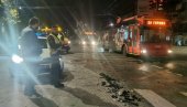SAOBRAĆAJNA NESREĆA U CENTRU BEOGRADA: Zbog sudara usporen saobraćaj, ostaci automobila po ulici (FOTO)
