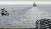 IRANSKI HELIKOPTER IZNAD AMERIČKOG RATNOG BRODA: Pogledajte snimak kako letelica IRGC nadleće USS Eseks