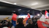 TAMO DALEKO, TAMO JE SRBIJA! Orlovi dočekani uz dirljivu pesmu - momenti za pamćenje na aerodromu Nikola Tesla (VIDEO)