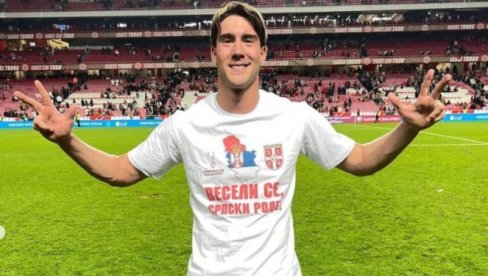 DA LI JE MOGUĆE?! Vlahović odbio baš nepristojnu ponudu da bi prešao u klub koji voli DA LI JE MOGUĆE?! Vlahović odbio baš nepristojnu ponudu da bi prešao u klub koji voli