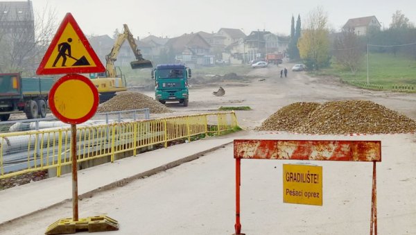 ПОЧЕЛИ РАДОВИ НА НОВОМ ПАРКИНГУ: Лазаревац ће добити још 99 нових паркинг места