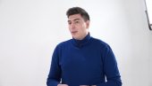 ПРЕЖИВЕО УЖАСНЕ ГОДИНЕ НАКОН СМРТИ МАЈКЕ: Победник Звезда Гранда у песми описао болест коју је победио