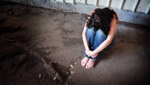 SILOVATELJ I ŽRTVA OPET U SUSEDSTVU, NA SVEGA 200 METARA: Uznemirenja zbog puštanja na slobodu osumnjičenog za težak zločin u Bogatiću SILOVATELJ I ŽRTVA OPET U SUSEDSTVU, NA SVEGA 200 METARA: Uznemirenja zbog puštanja na slobodu osumnjičenog za težak zločin u Bogatiću