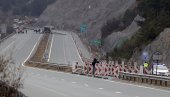 АЛБАНСКА МИНИСТАРКА: Сви страдали су Албанци из Северне Македоније (ФОТО) АЛБАНСКА МИНИСТАРКА: Сви страдали су Албанци из Северне Македоније (ФОТО)