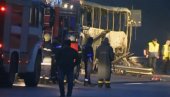 СВЕДОЧЕЊЕ ПРЕЖИВЕЛИХ ИЗ ИЗГОРЕЛОГ АУТОБУСА: Чула се експлозија, аутобус букнуо (ВИДЕО) СВЕДОЧЕЊЕ ПРЕЖИВЕЛИХ ИЗ ИЗГОРЕЛОГ АУТОБУСА: Чула се експлозија, аутобус букнуо (ВИДЕО)